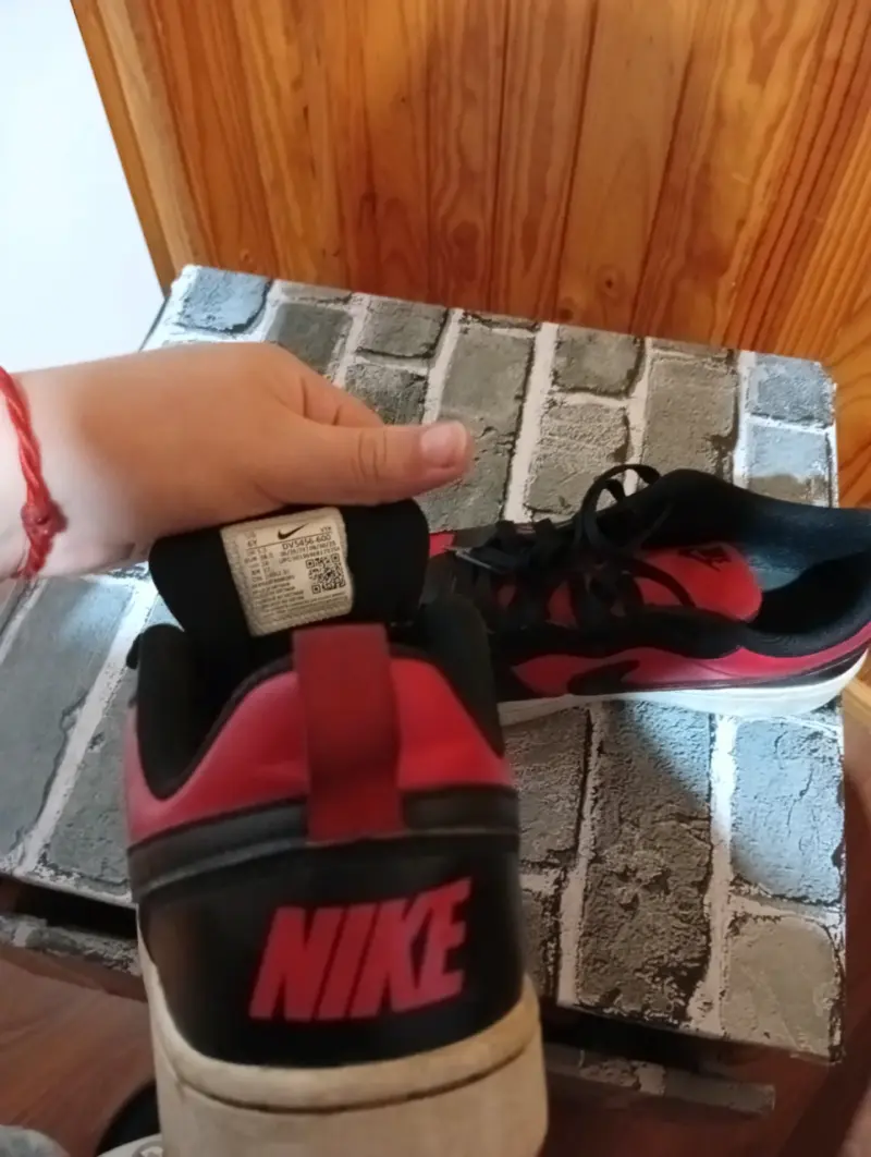 Zapatillas Nike rojas y negras para hombre - 2