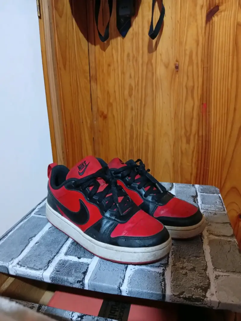 Zapatillas Nike rojas y negras para hombre - 4