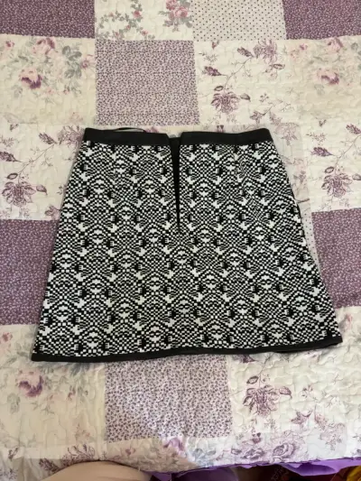 Falda corta Karen Millen blanco y negro. - miniatura 2