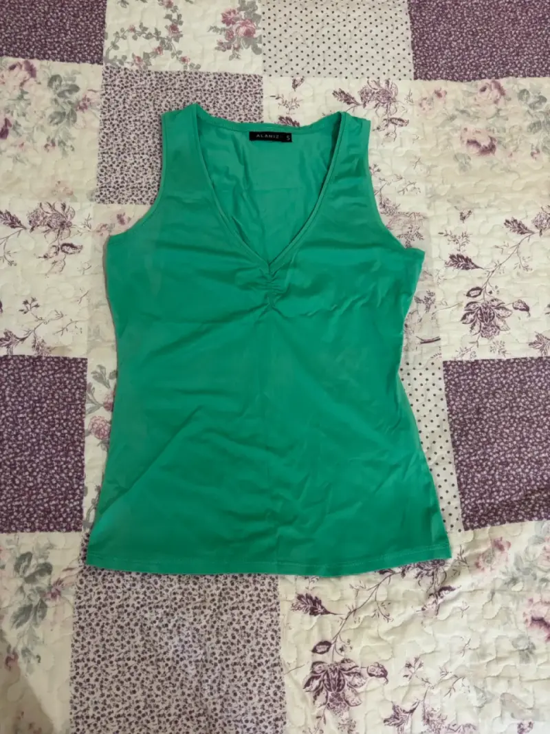 Polera sin mangas verde Alaniz - 1