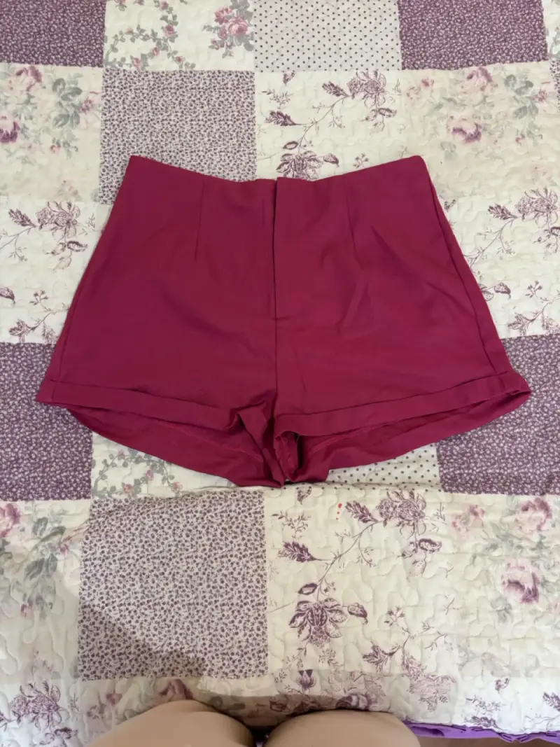 Shorts de mujer color burdeos - 1