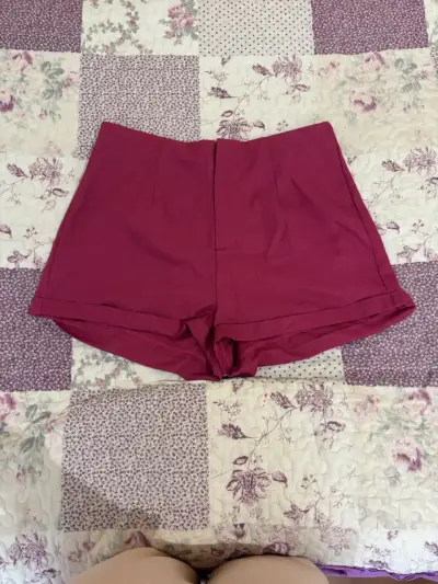 Shorts de mujer color burdeos - miniatura 1