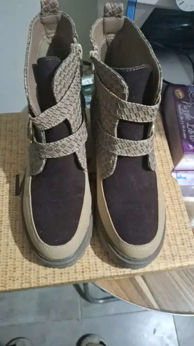 Botines con hebillas decorativas nuevos - miniatura 3