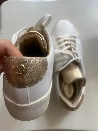 Zapatillas de mujer -M K- White Gold, De Cuero. - miniatura 4