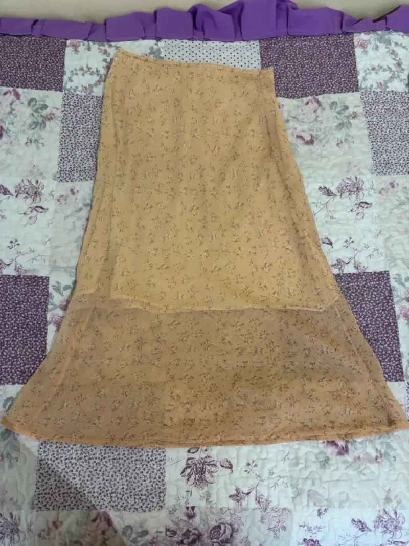 Falda larga beige con encaje floral - 2