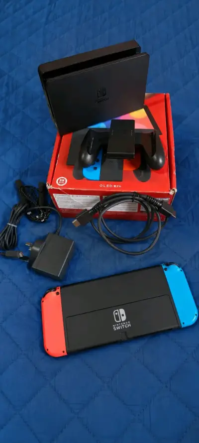 Nintendo Switch OLED con accesorios - miniatura 1