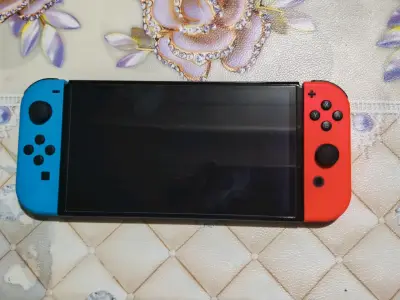Nintendo Switch OLED con accesorios - miniatura 2