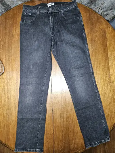 Jeans Wrangler negros clásicos - miniatura 6