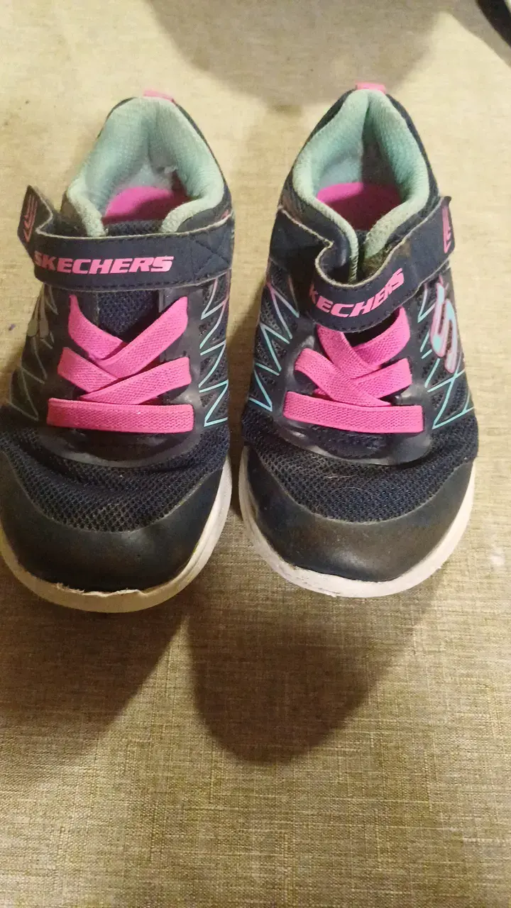 Zapatillas Skechers para niños negras y rosadas. N - 1