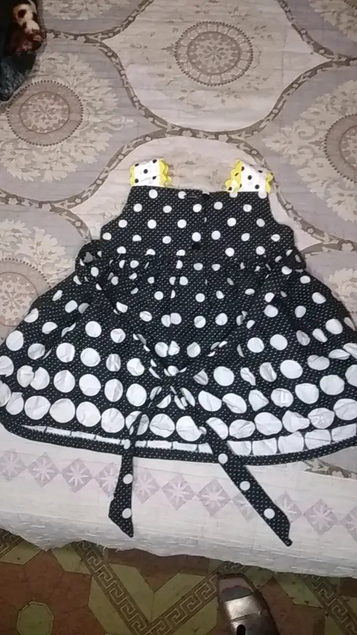 Vestido infantil de lunares con lazo amarillo - 2
