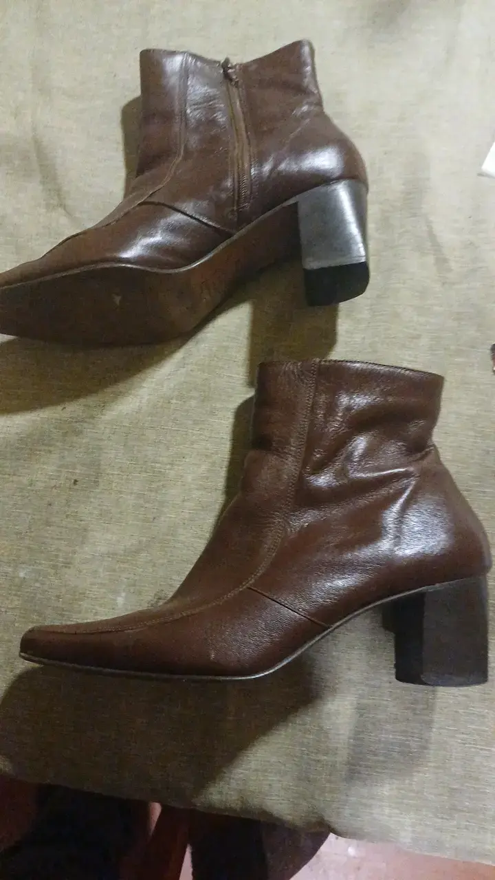 Botines de cuero marrón con tacón - 1