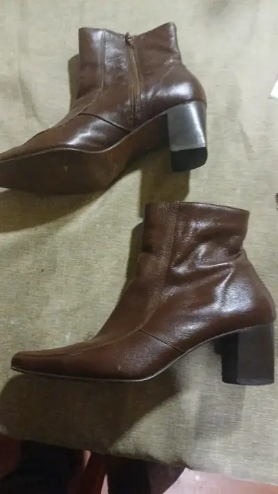 Botines de cuero marrón con tacón - miniatura 1