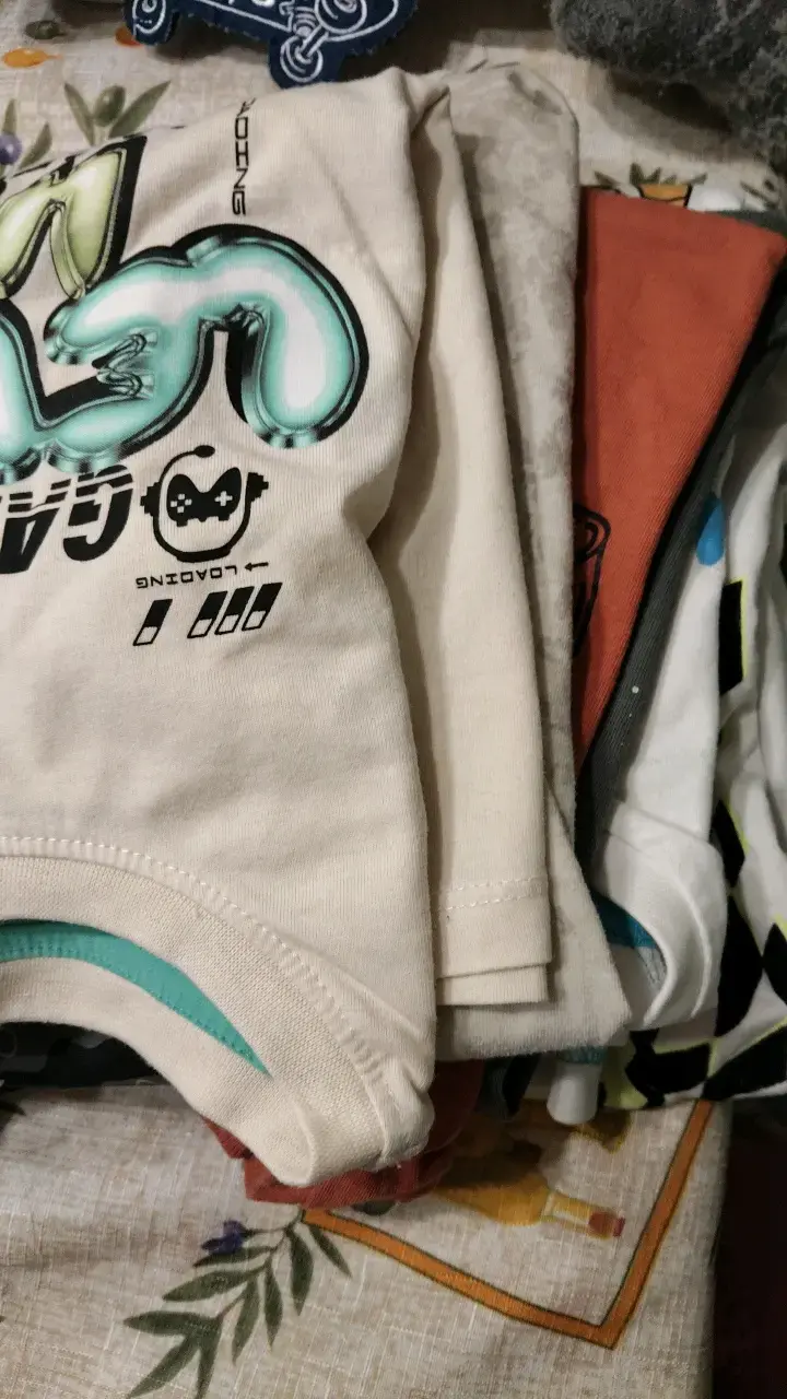 Pantalones deportivos con diseño camuflado - 2