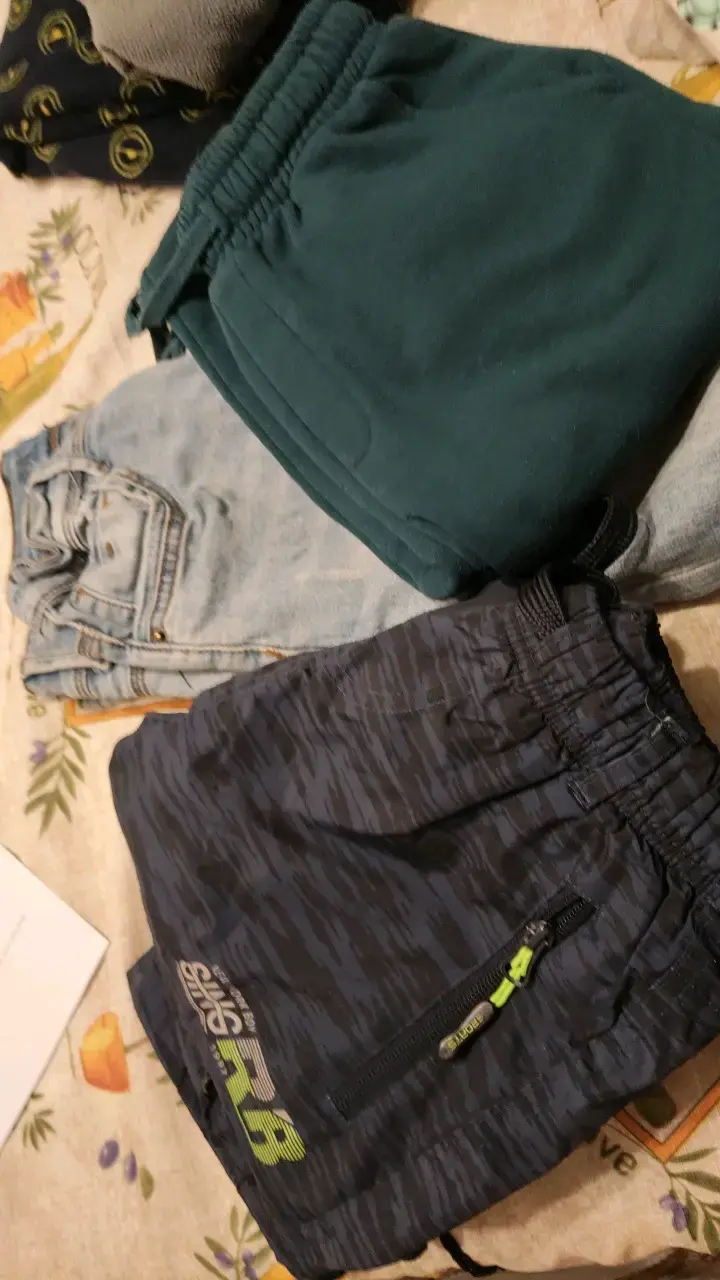 Pantalones deportivos con diseño camuflado - 3