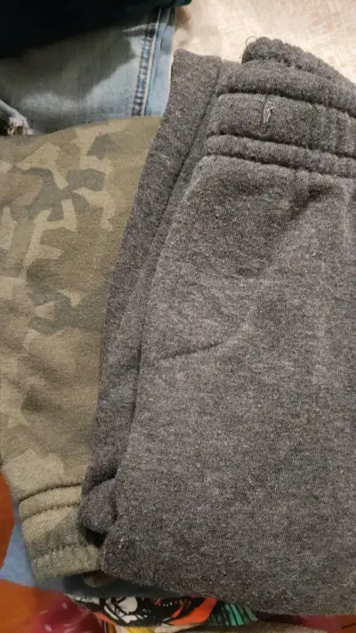 Pantalones deportivos con diseño camuflado - miniatura 6