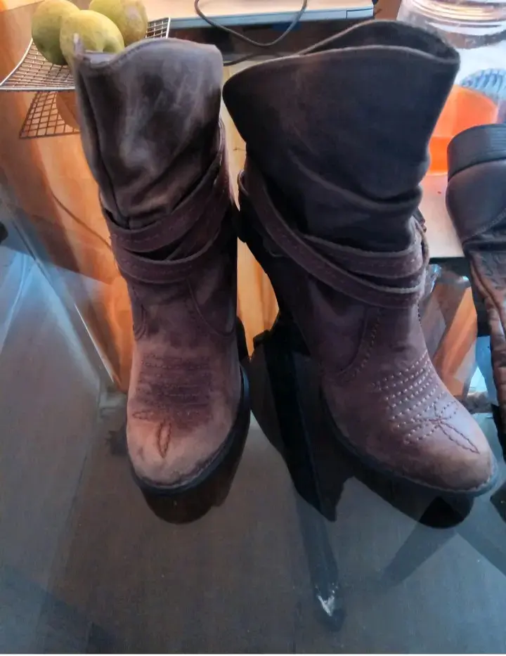 Botas de cuero marrón con diseño western - 1