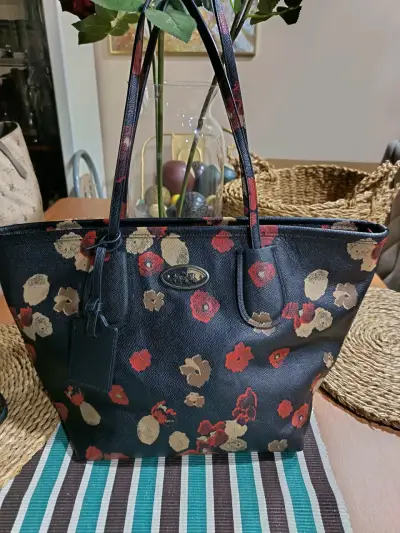Bolso cuero  tote floral Coach negro - miniatura 1