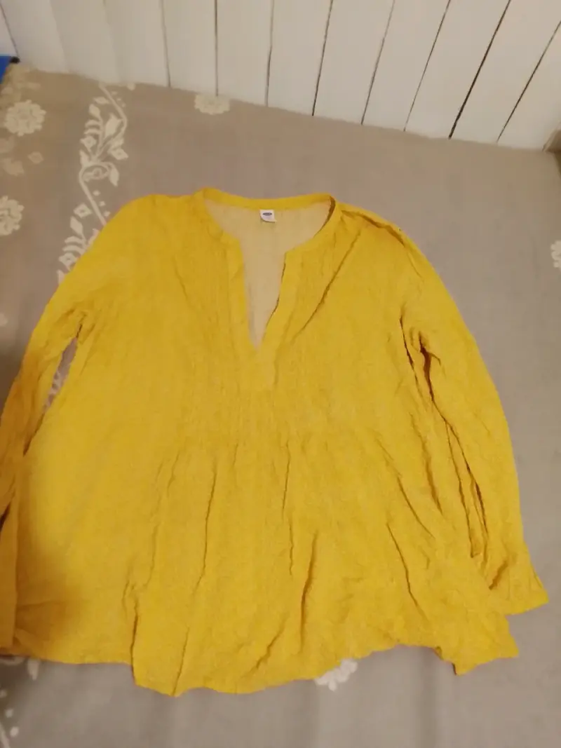 Blusa amarilla de manga larga