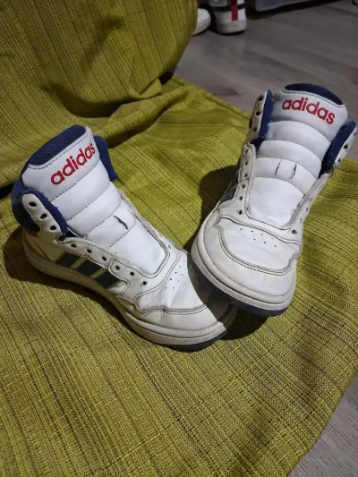 Zapatillas Converse y Adidas usadas en buen estado - miniatura 2