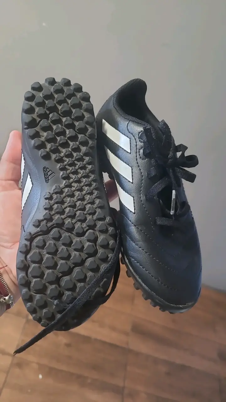 Zapatillas de fútbol Adidas negras para césped