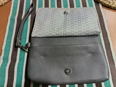 Bolso de mano moderno y versátil - miniatura 2