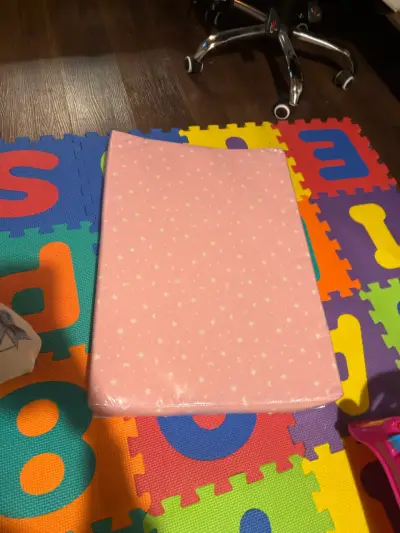 Mudador de bebé rosa con estrellas - miniatura 4