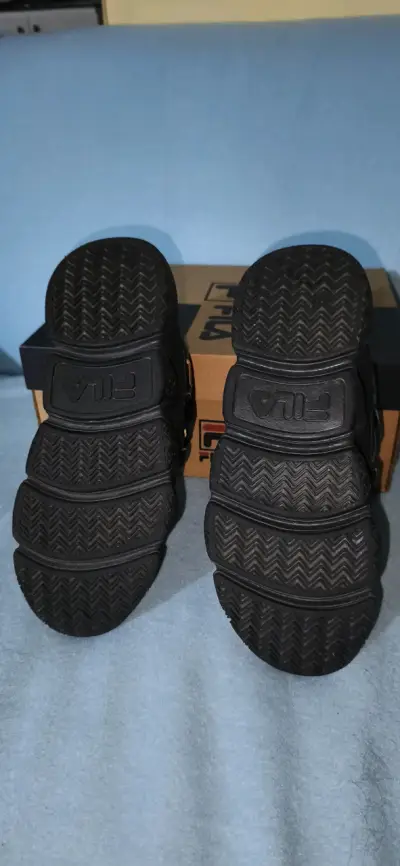 Zapatillas Fila negras deportivas unisex - miniatura 4