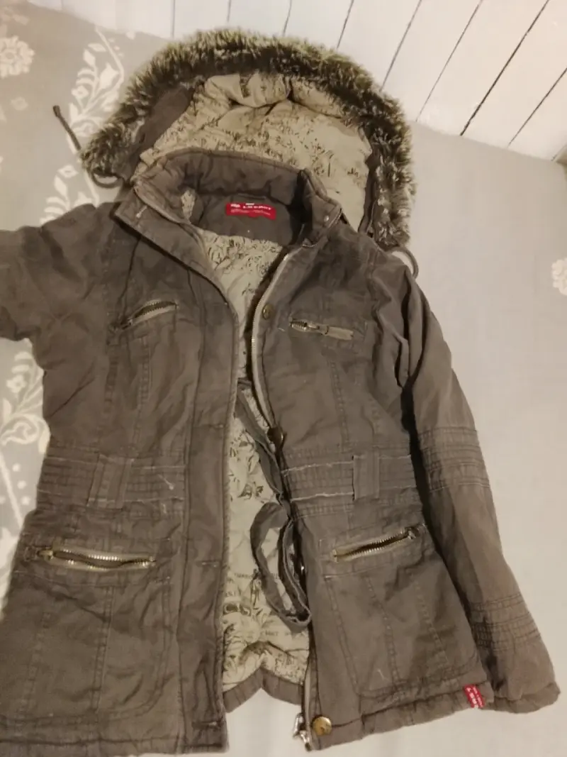 Parka de invierno con capucha de piel sintética