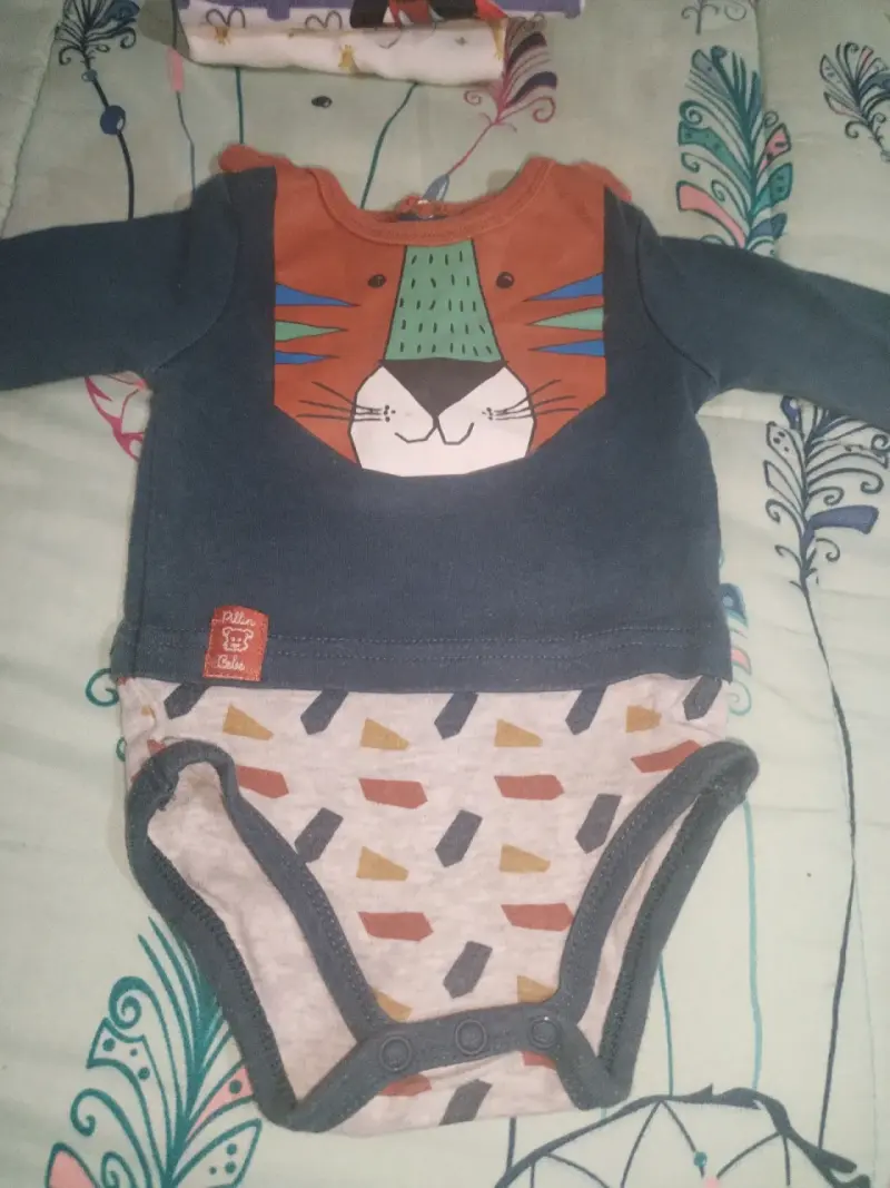 Body de bebé con diseño de león - 1
