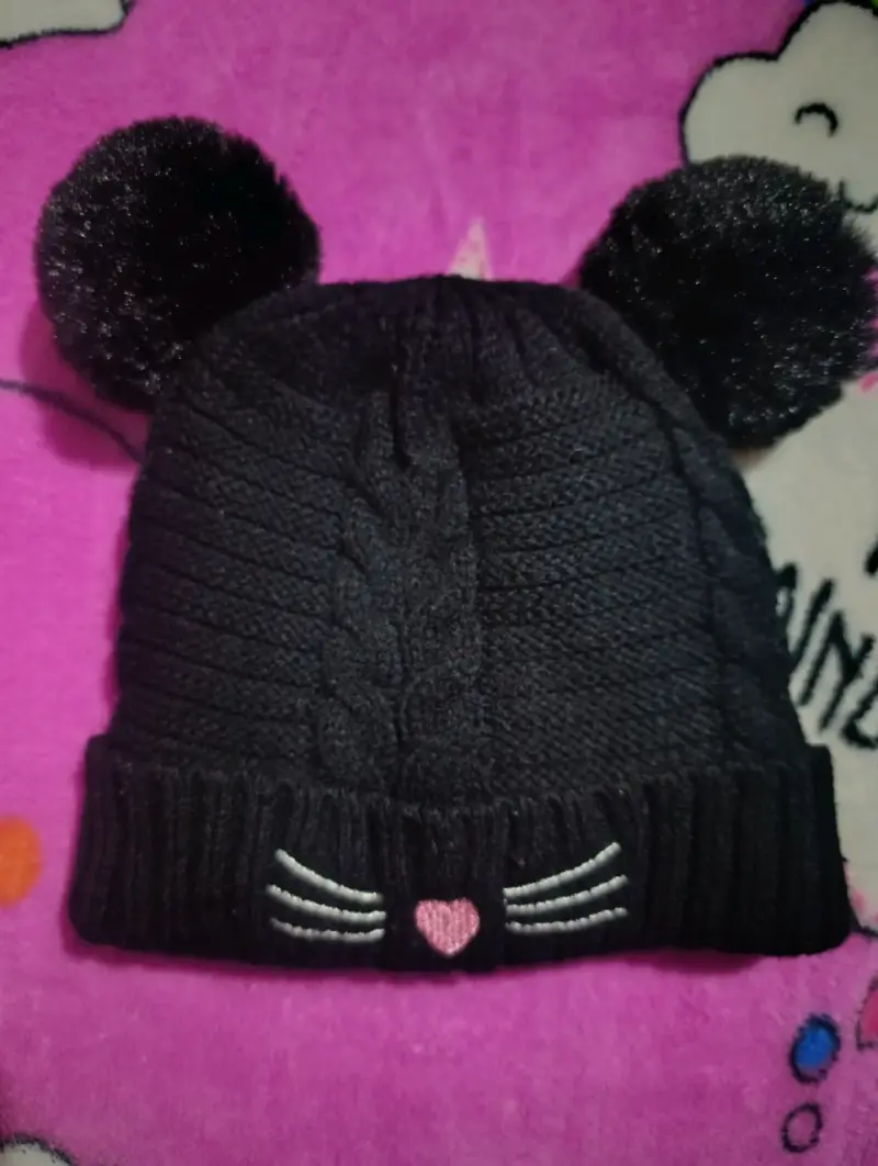 Gorro tejido con orejas