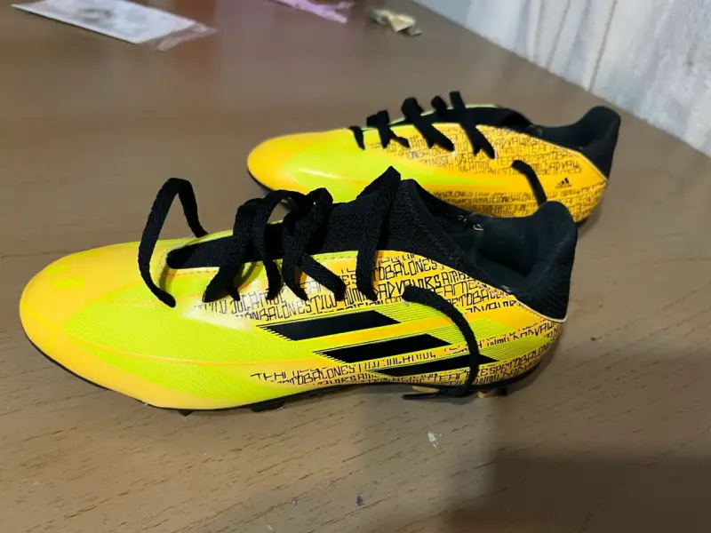 Zapatillas de fútbol Adidas amarillas - 1