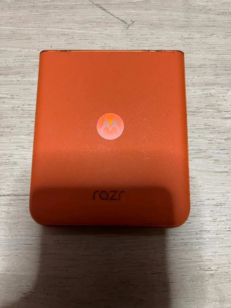 Smartphone Motorola Razr naranja - 5
