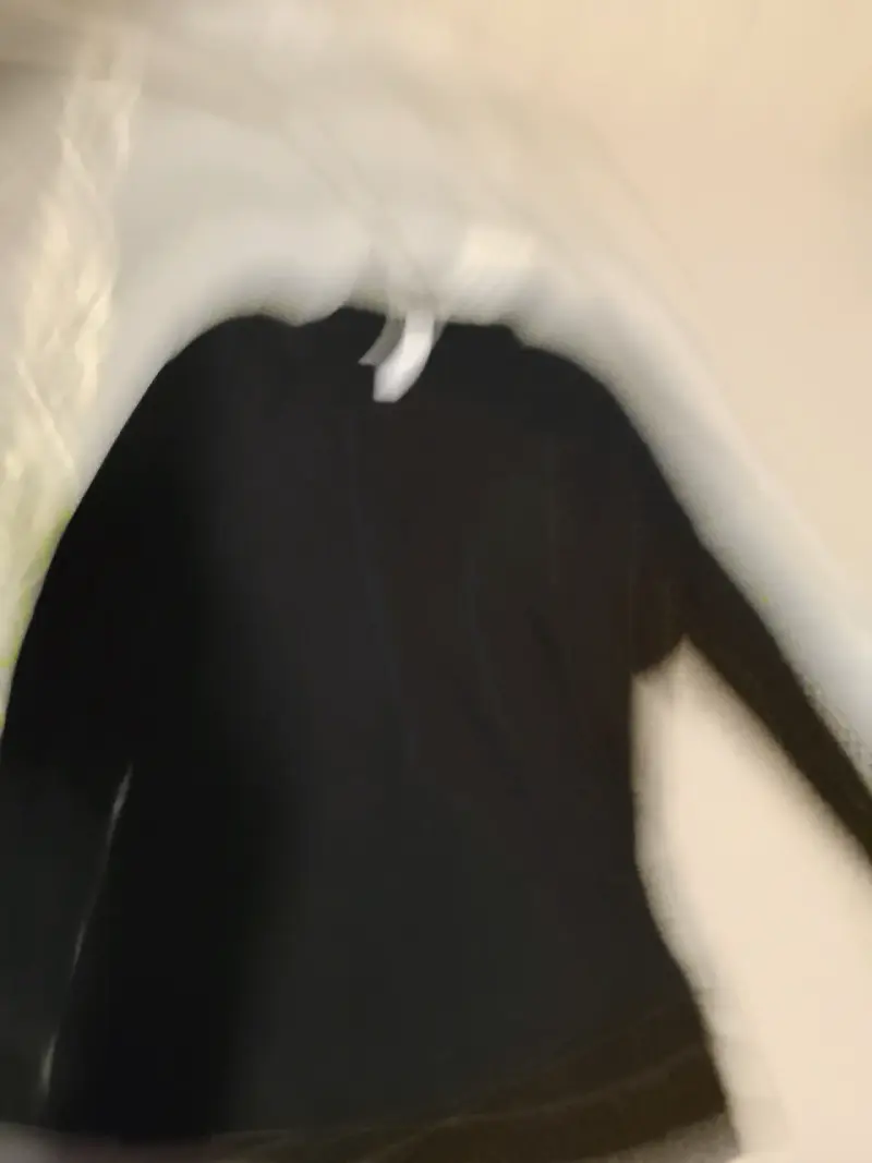 Polerón negro básico para mujer