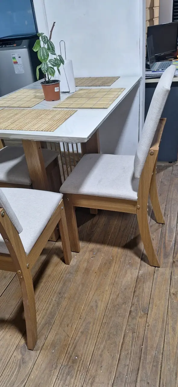 Juego de comedor moderno con 3 sillas tapizadas - 2