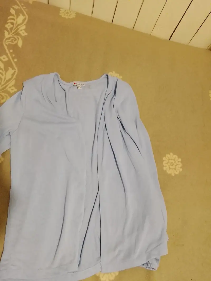 Polera azul claro de manga larga