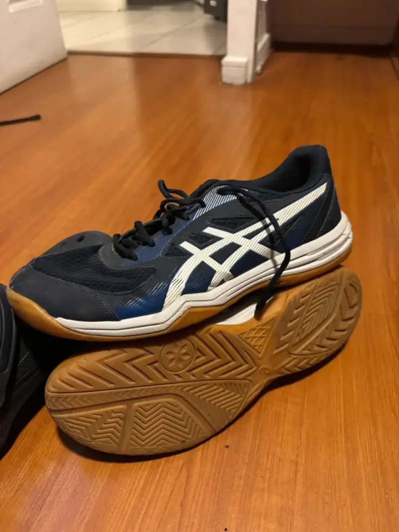 Zapatillas Voleibol Asics azul y blanco