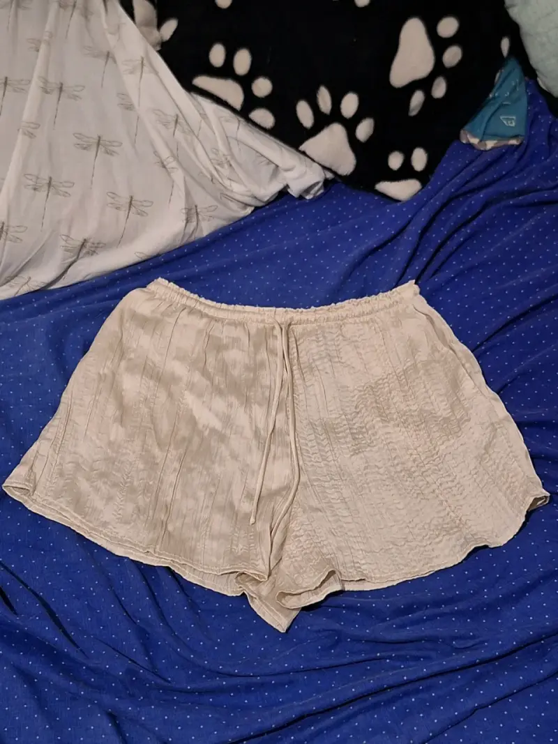 Shorts blanco de tela ligera para mujer - 1