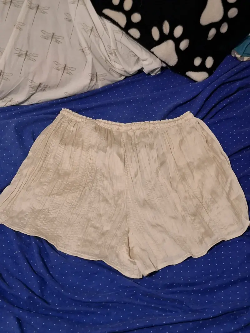 Shorts blanco de tela ligera para mujer - 2