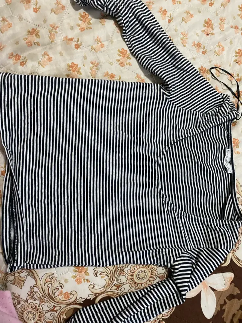 Polera de rayas blanco y negro manga larga