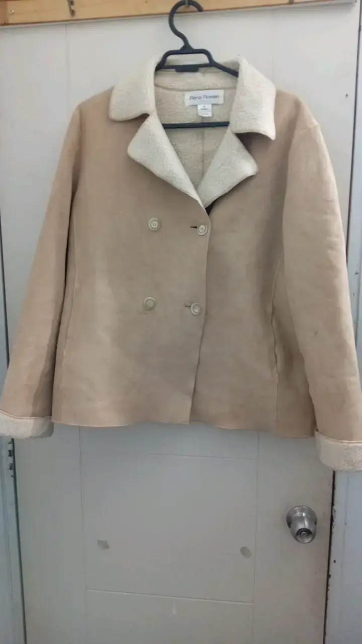 Chaqueta beige con forro de lana
