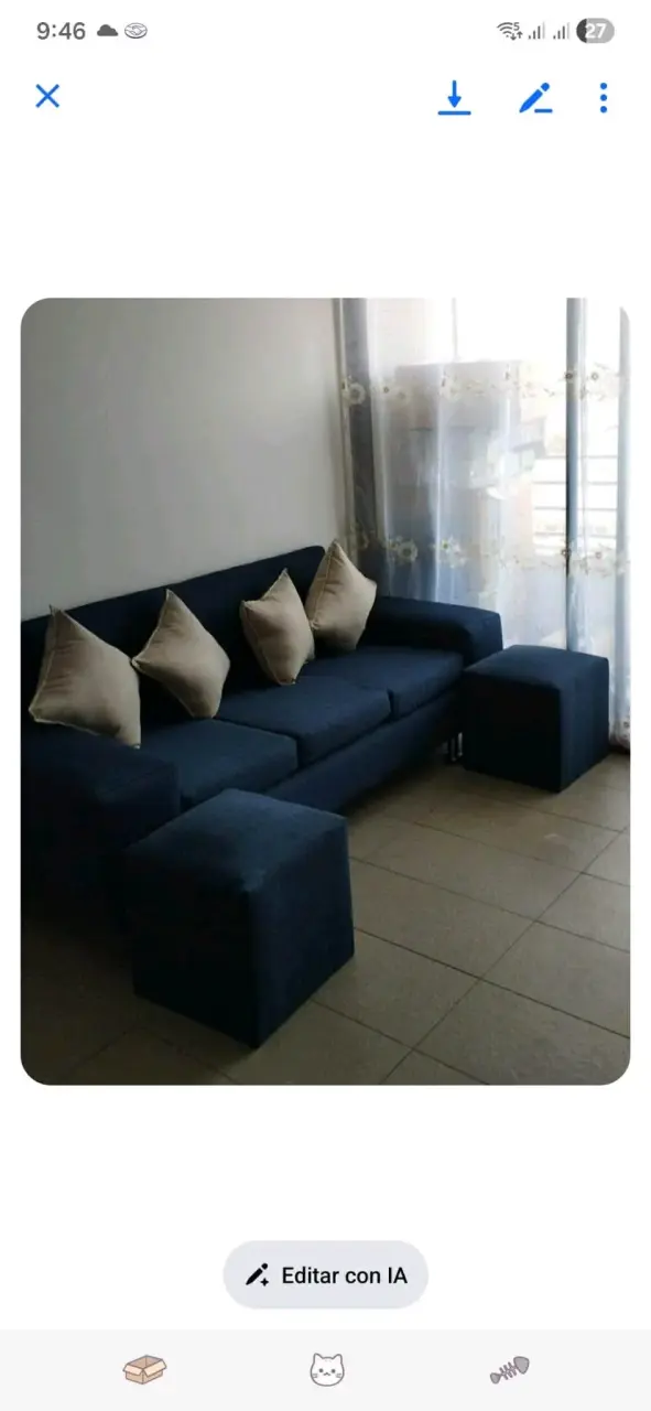 Sofá modular azul con cojines beige - 1