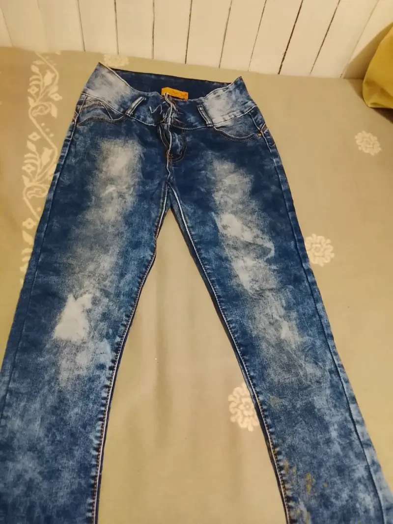 Jeans azul desgastado para mujer