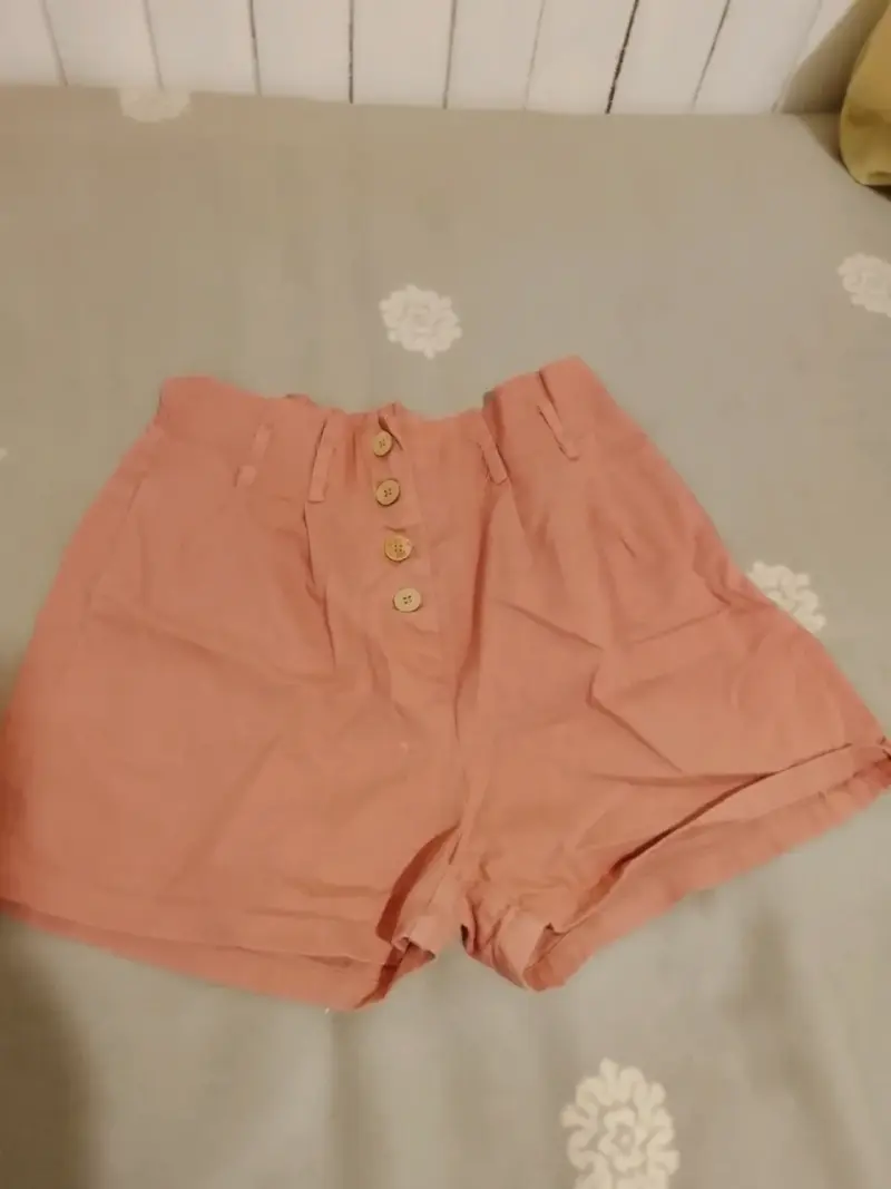 Shorts de mujer color salmón con botones