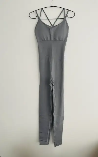 Enterito deportivo gris con espalda descubierta - miniatura 2