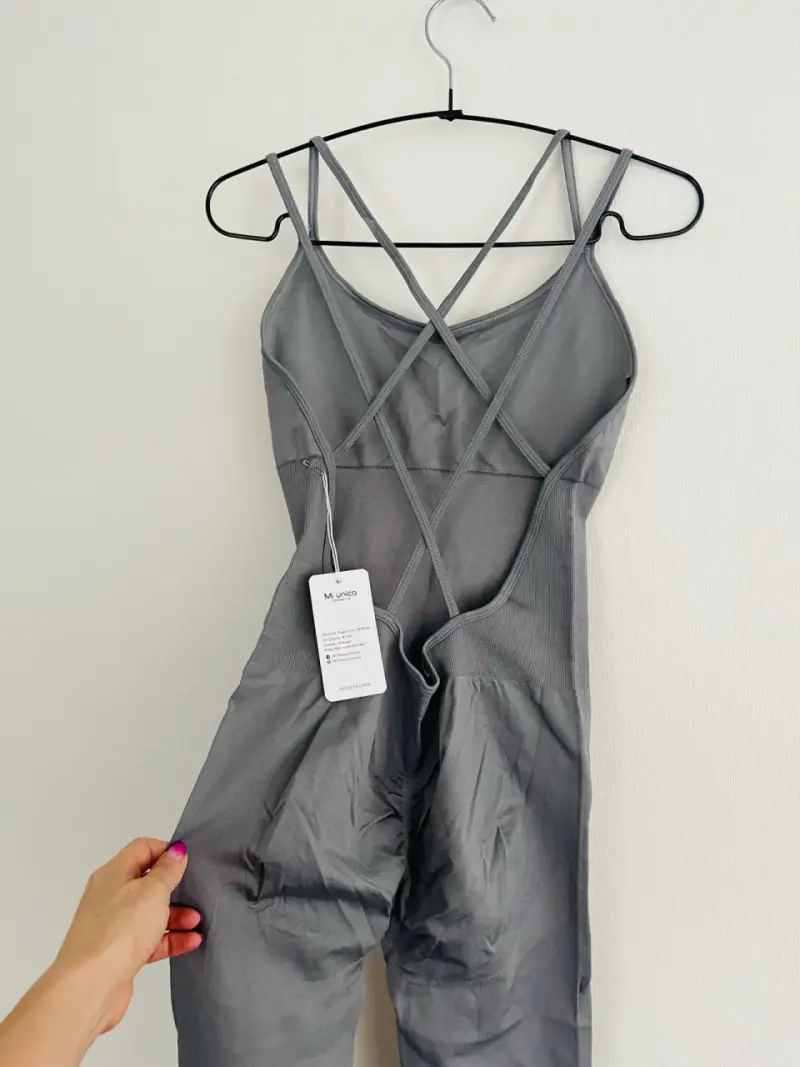 Enterito deportivo gris con espalda descubierta - 4