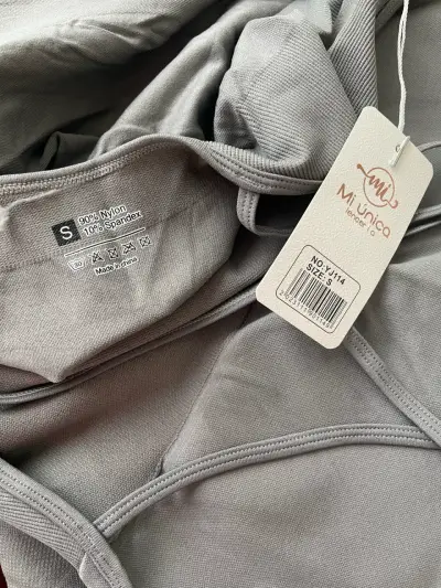 Enterito deportivo gris con espalda descubierta - miniatura 6