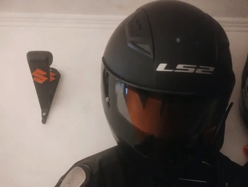 Soporte de pared para casco Ducati - 4