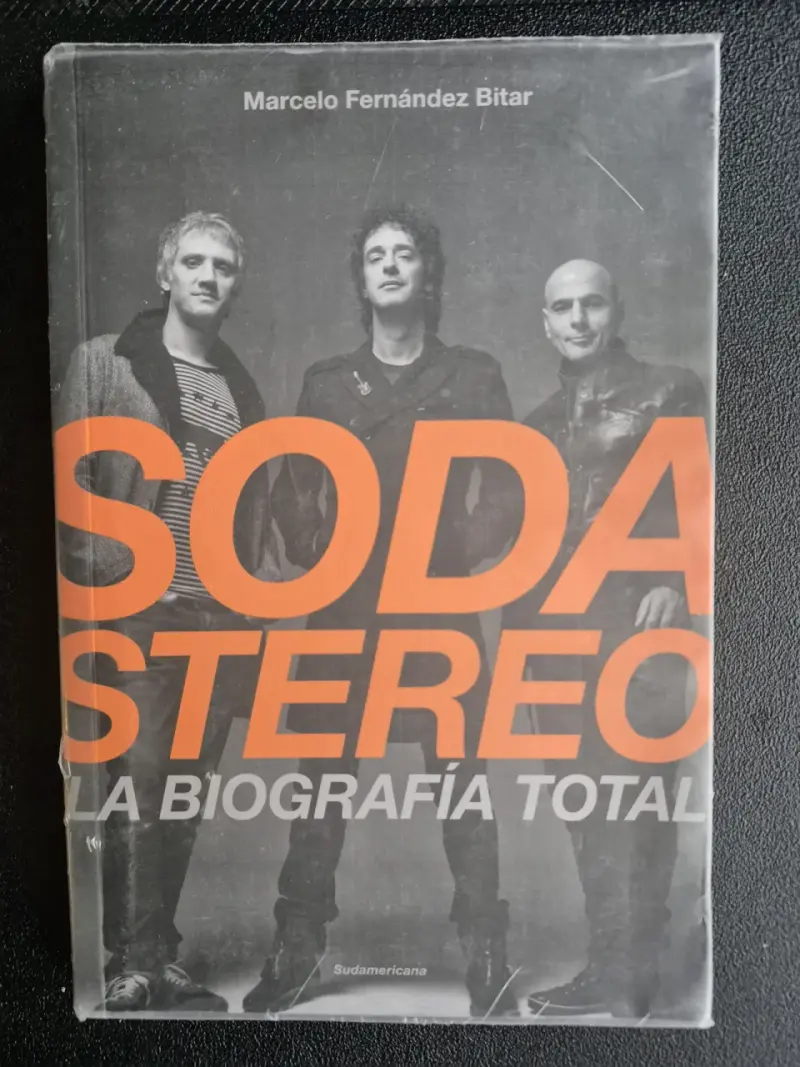 Libro 'Soda Stereo: La Biografía Total' de Marcelo Fernández Bitar