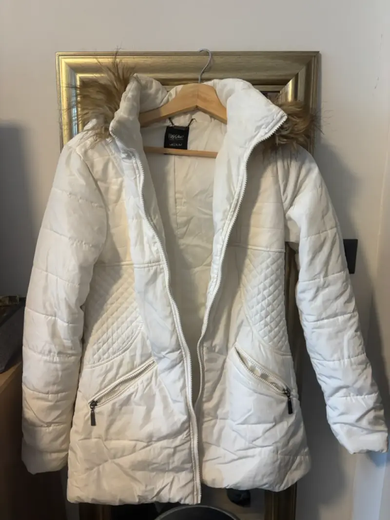 Abrigo blanco Mossimocon capucha de piel sintética - 1