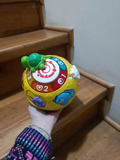 Pelota interactiva musical para bebés - miniatura 1